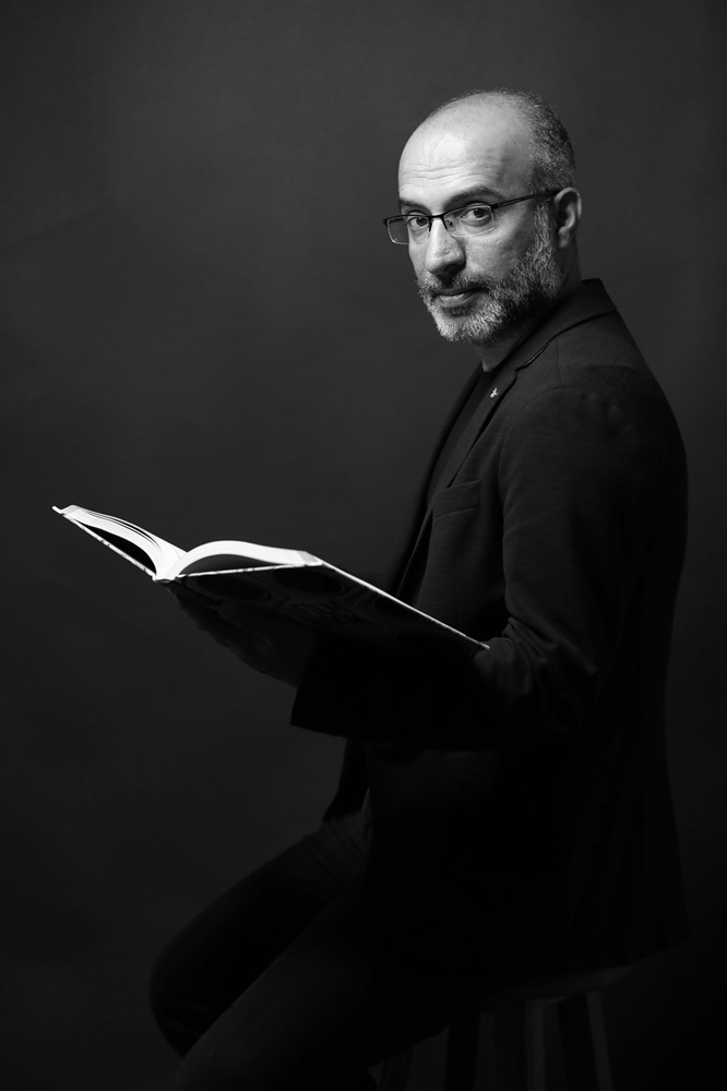 Yeni romanı Aziz’a ve Yavuz Ekinci’nin edebiyatına mercek tutuyoruz!